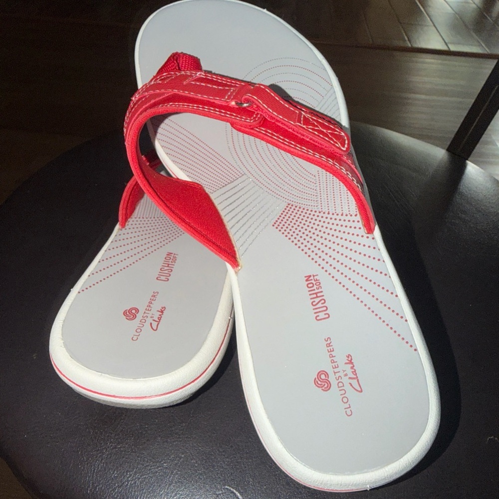 New Red and White Sandals - Picture 3 of 6